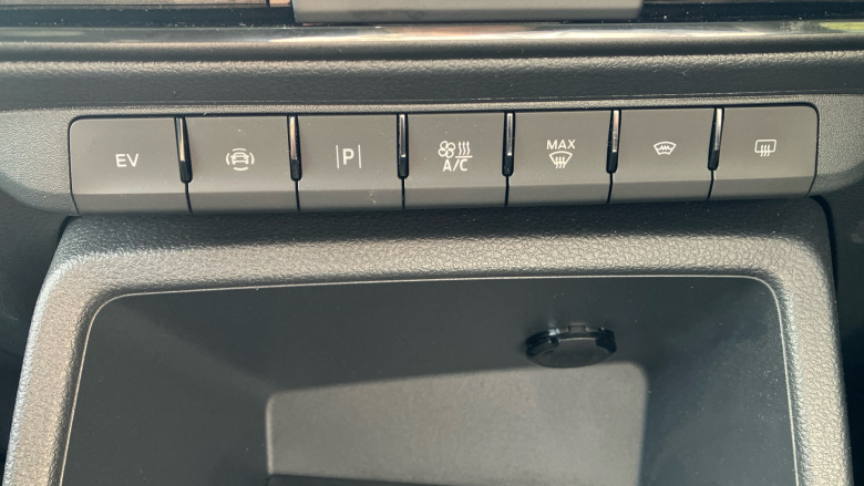 Ford Transit Connect 250 L2 Petrol 1.5 EcoBoost PHEV 150 Limited Van Auto